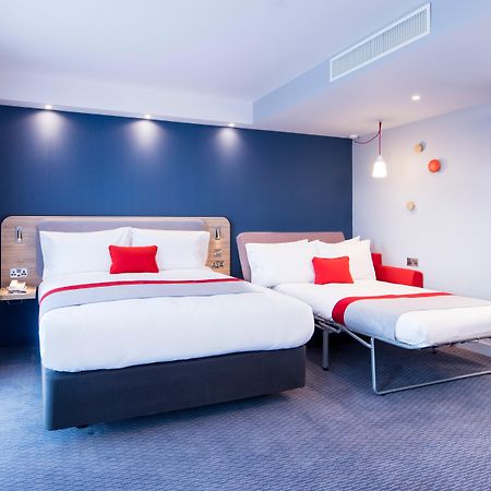 Holiday Inn Express Bridgwater M5, Jct24 By Ihg Bagian luar foto