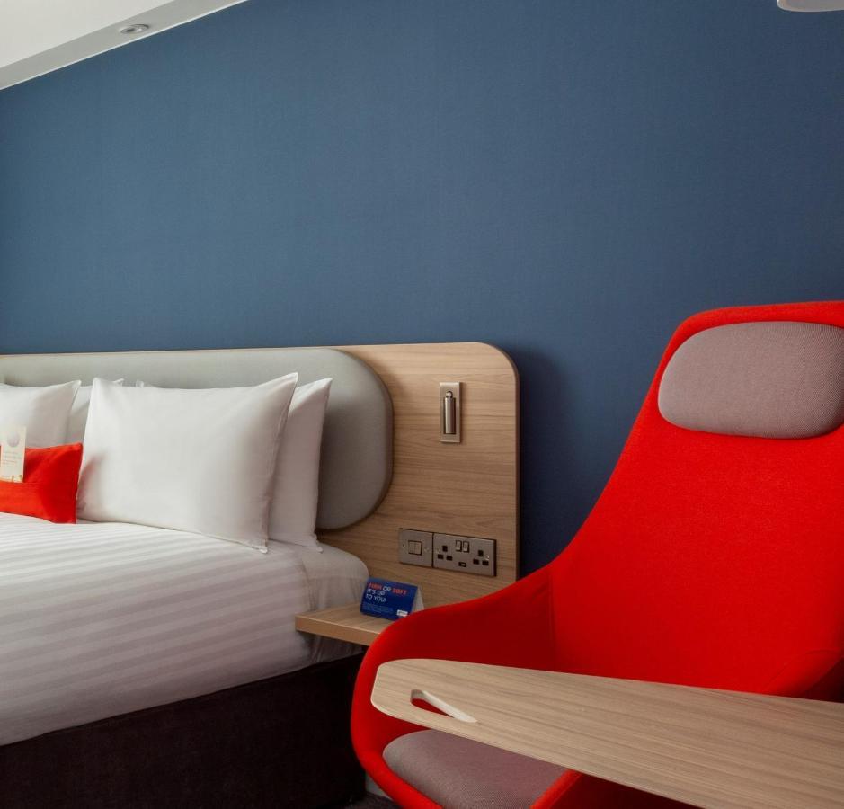Holiday Inn Express Bridgwater M5, Jct24 By Ihg Bagian luar foto