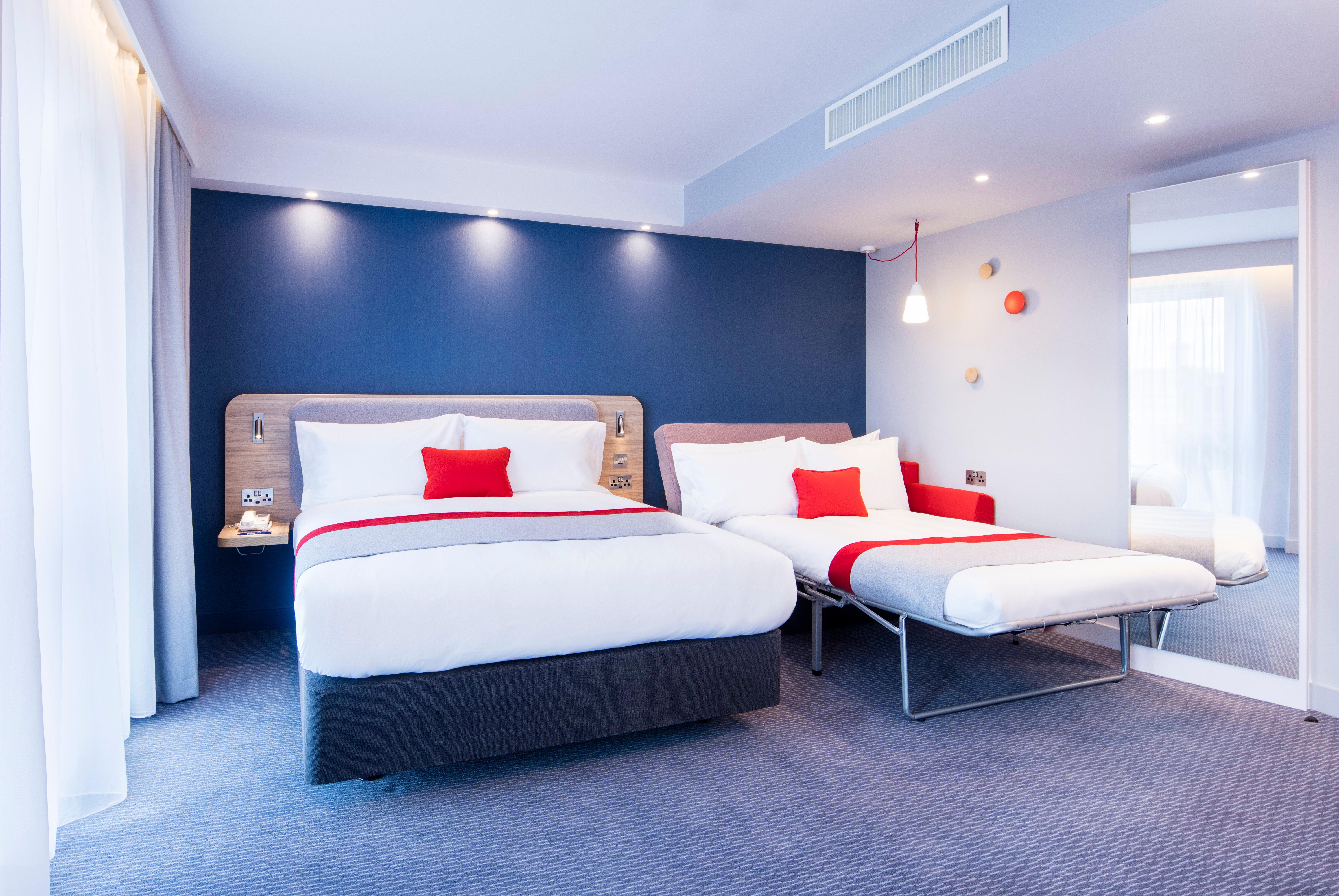 Holiday Inn Express Bridgwater M5, Jct24 By Ihg Bagian luar foto