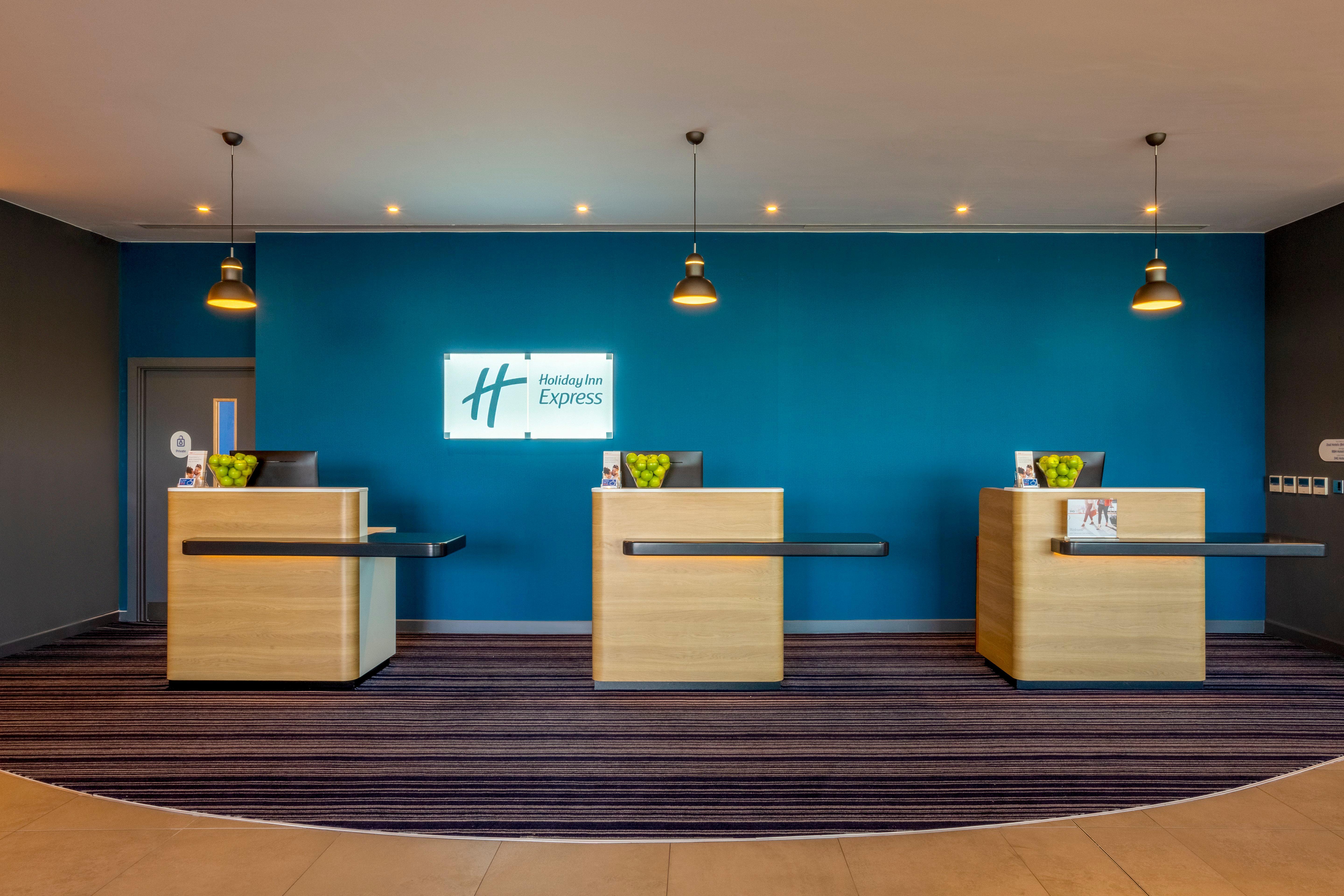Holiday Inn Express Bridgwater M5, Jct24 By Ihg Bagian luar foto
