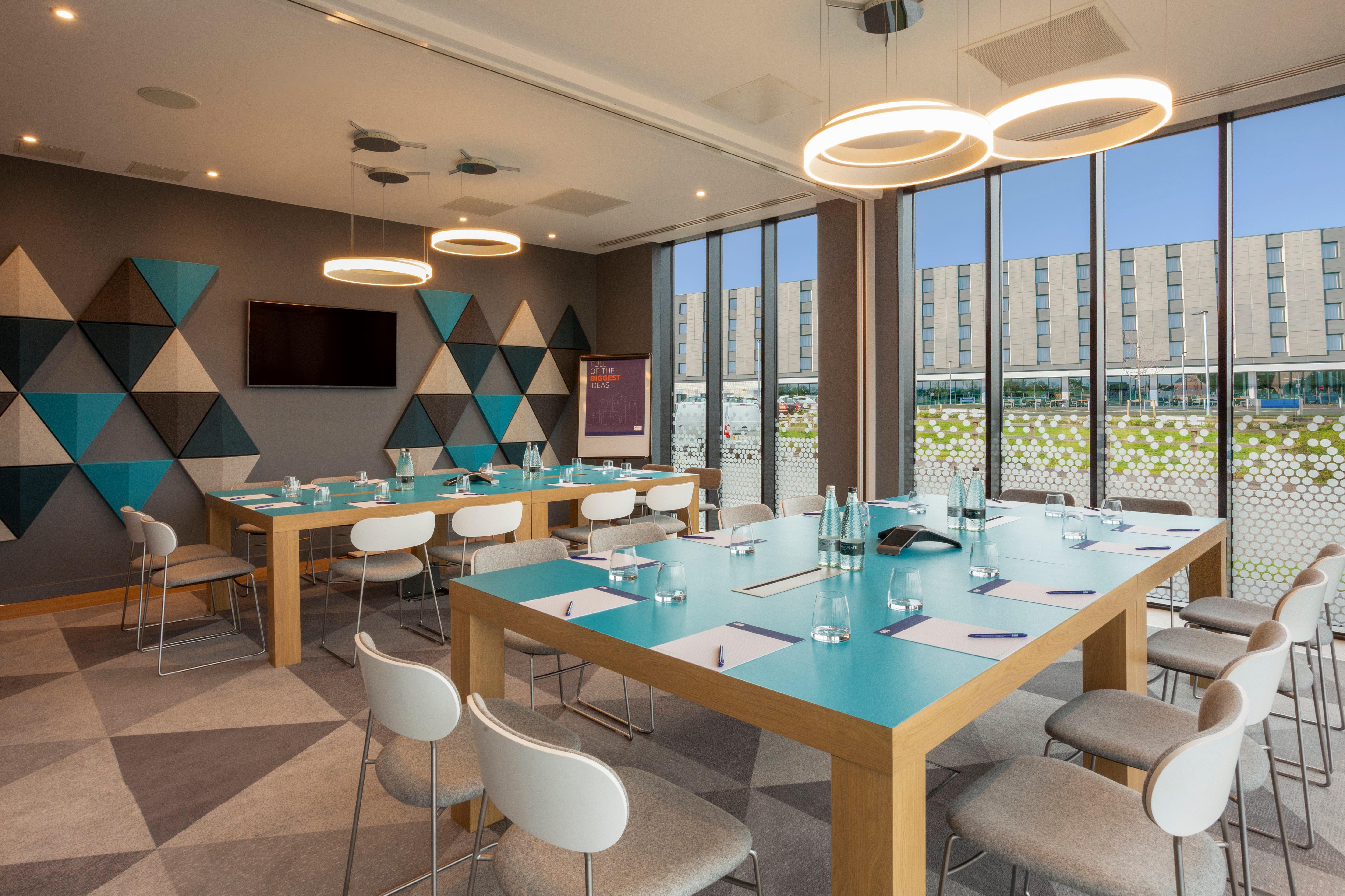 Holiday Inn Express Bridgwater M5, Jct24 By Ihg Bagian luar foto