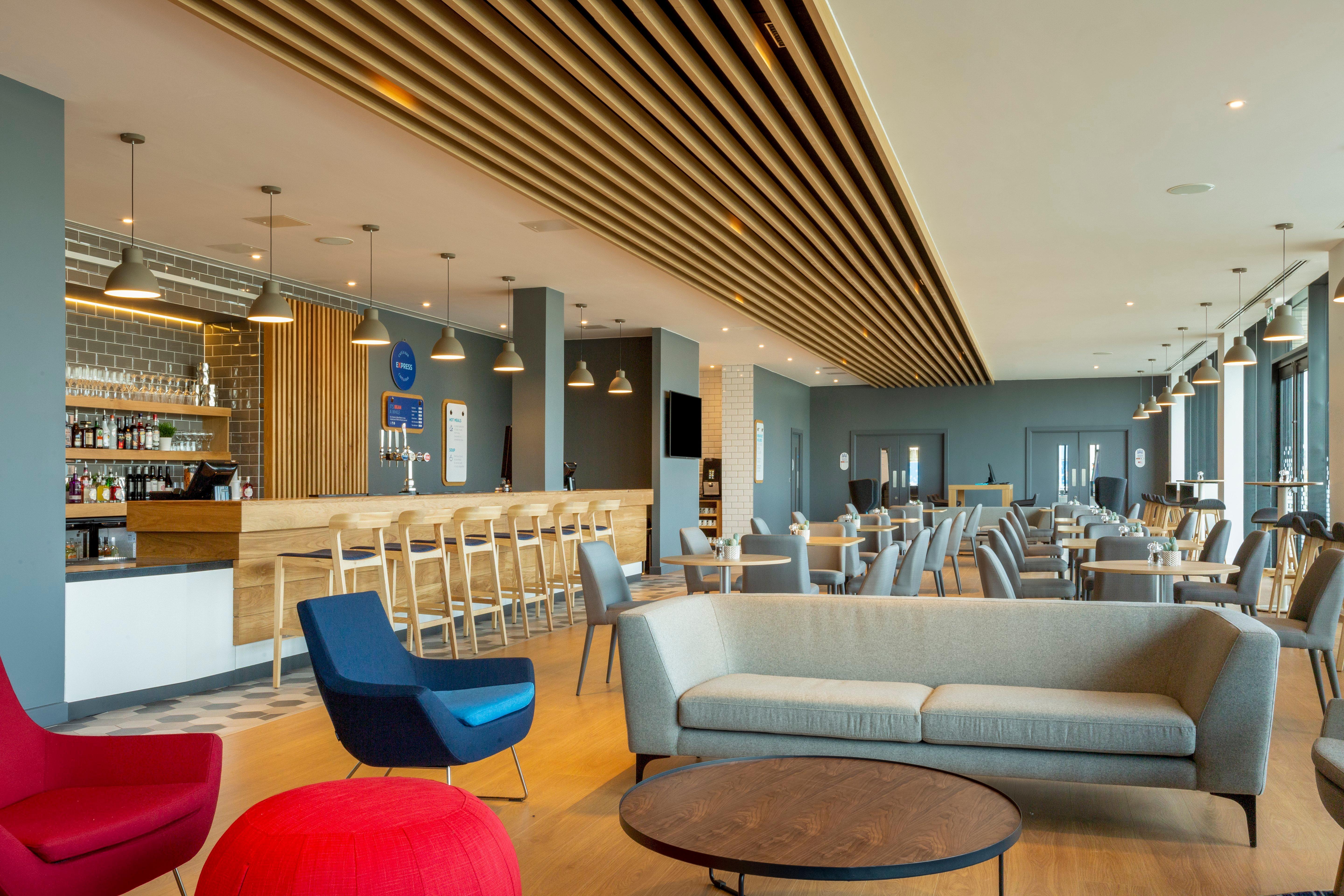 Holiday Inn Express Bridgwater M5, Jct24 By Ihg Bagian luar foto